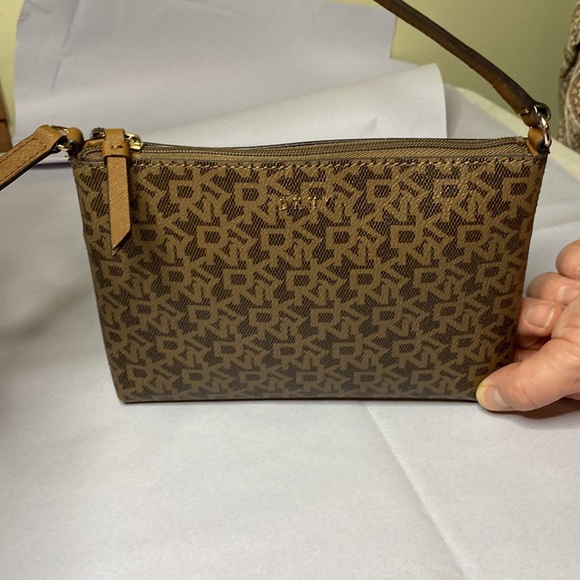 DKNY crossbody - Picture 2 of 8